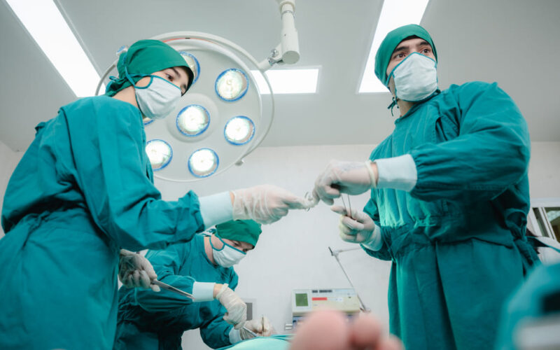 ¿Cómo mejorar resultados quirúrgicos? descubre Aesculap Caiman